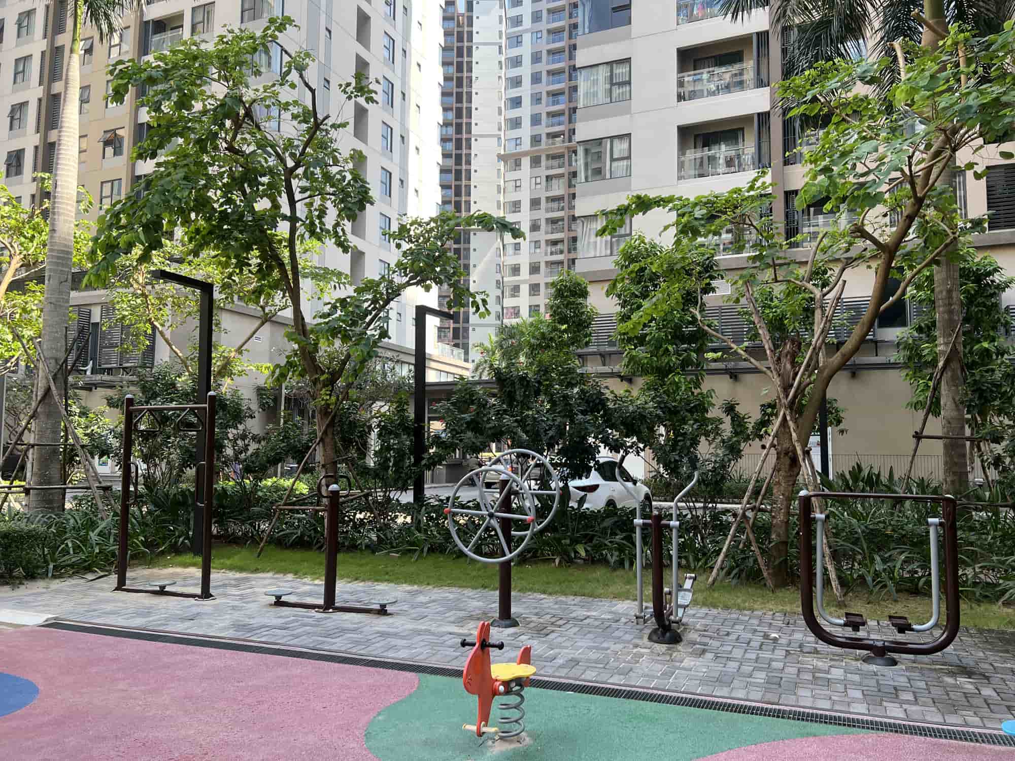 UNIT Solutions là đơn vị thiết kế, thi công các thiết bị ngoài trời tại Akira City